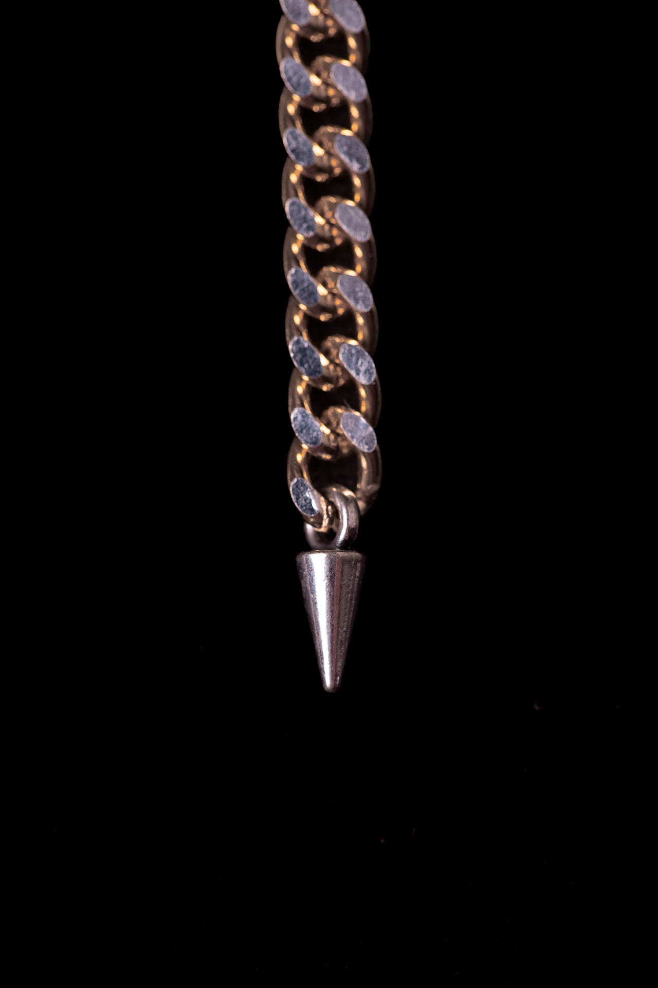 SHARMA Anna face chain — gold, macro detail