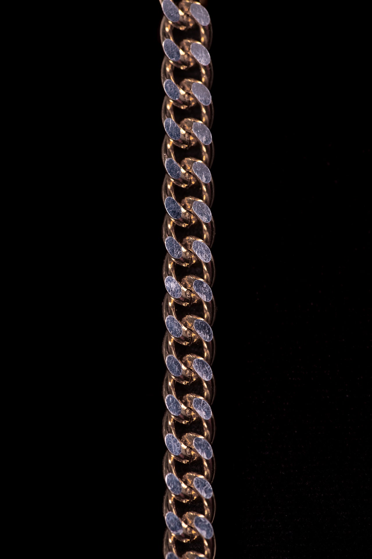 SHARMA Anna face chain — gold, macro detail