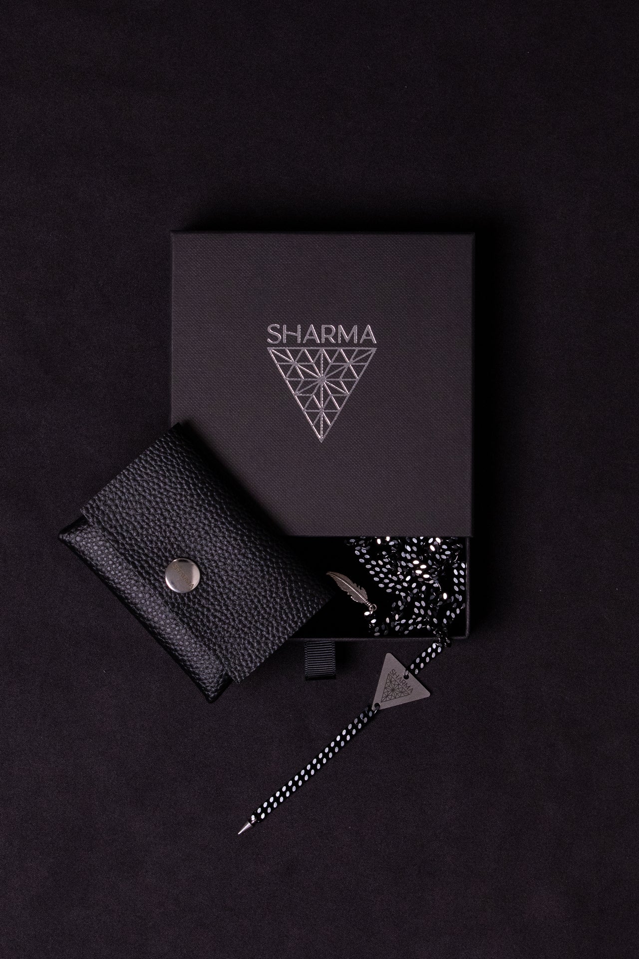 SHARMA Anna face chain — black, packaging