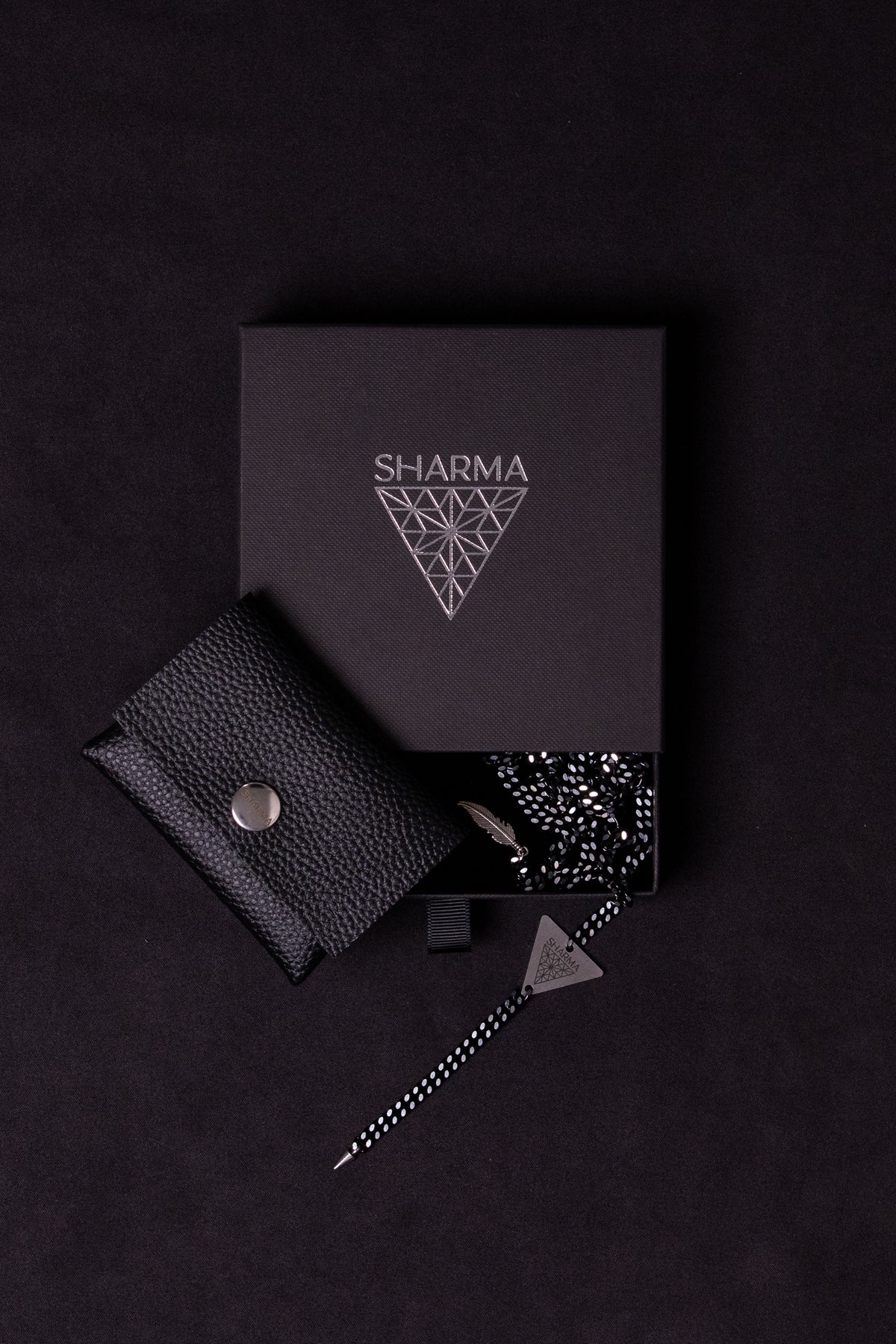 SHARMA Anna face chain — black, packaging