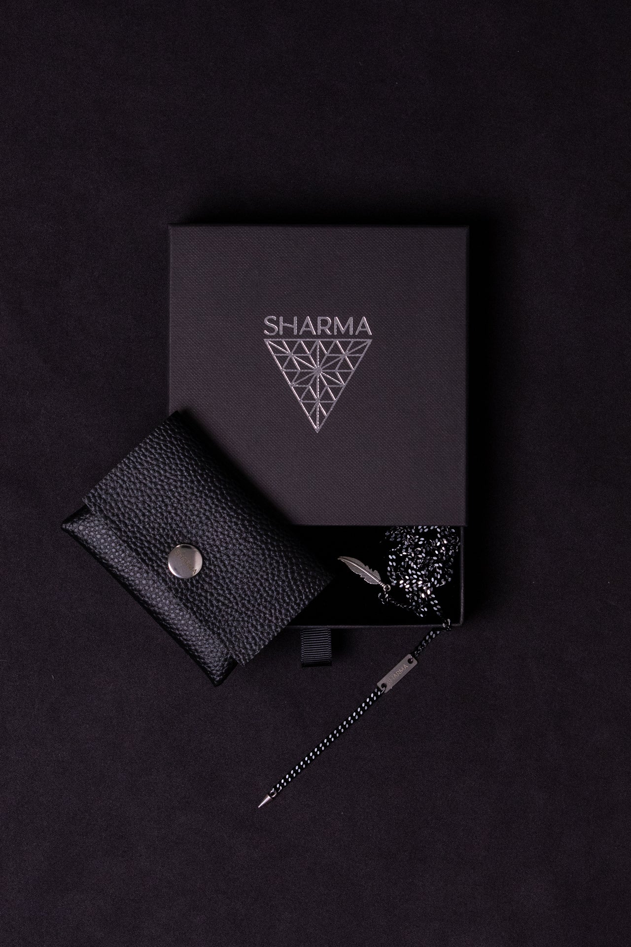 SHARMA Gaia face chain — black, packaging