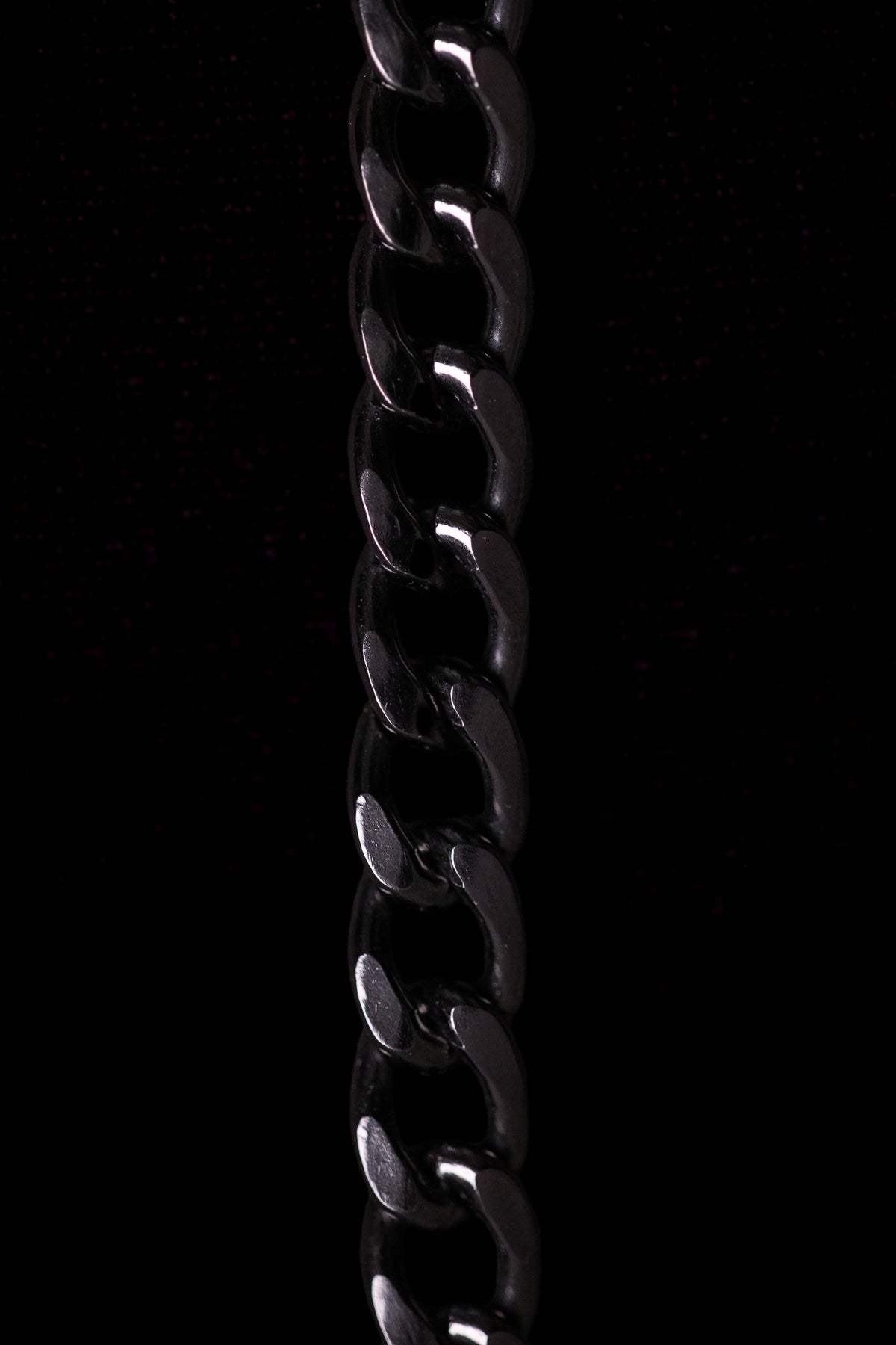SHARMA Penelope phone chain — black, macro detail