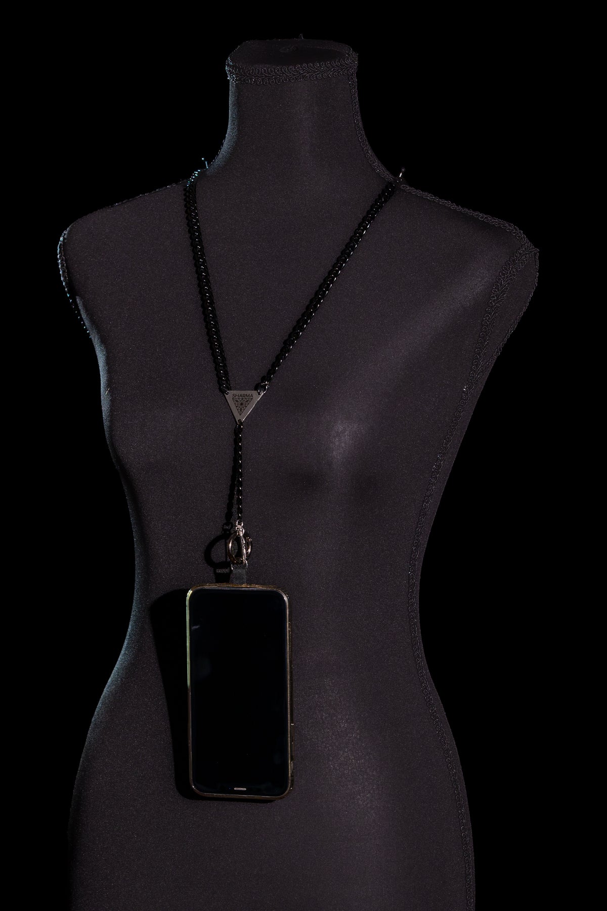SHARMA Penelope phone chain — black, product view