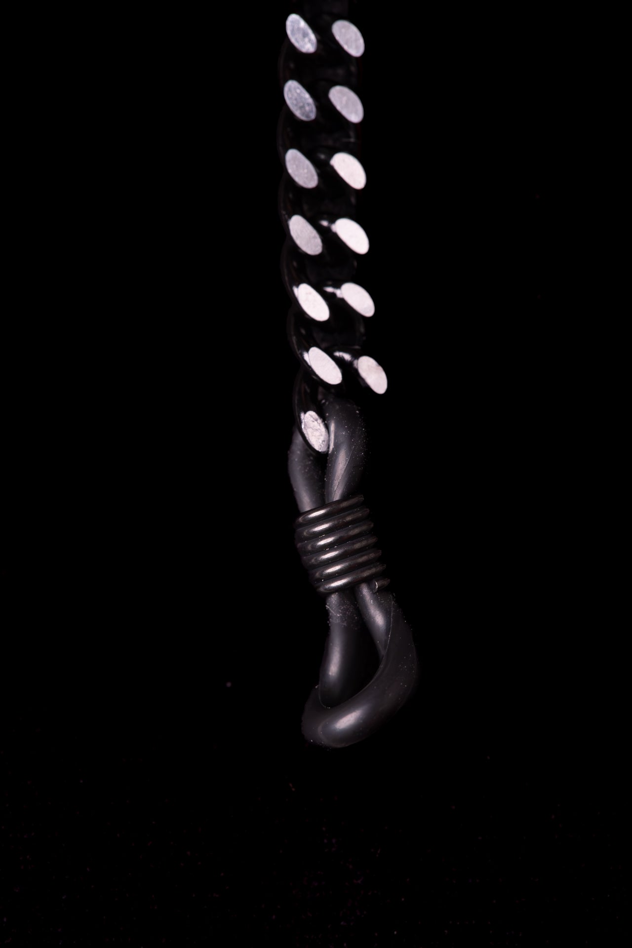 SHARMA Priscilla eyeglass chain — black, macro detail