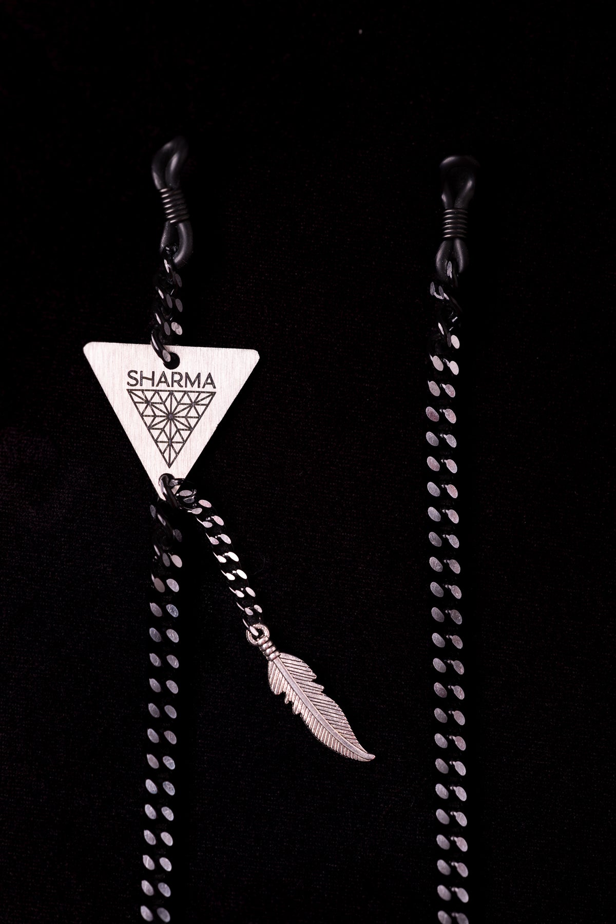 SHARMA Priscilla eyeglass chain — black, macro detail
