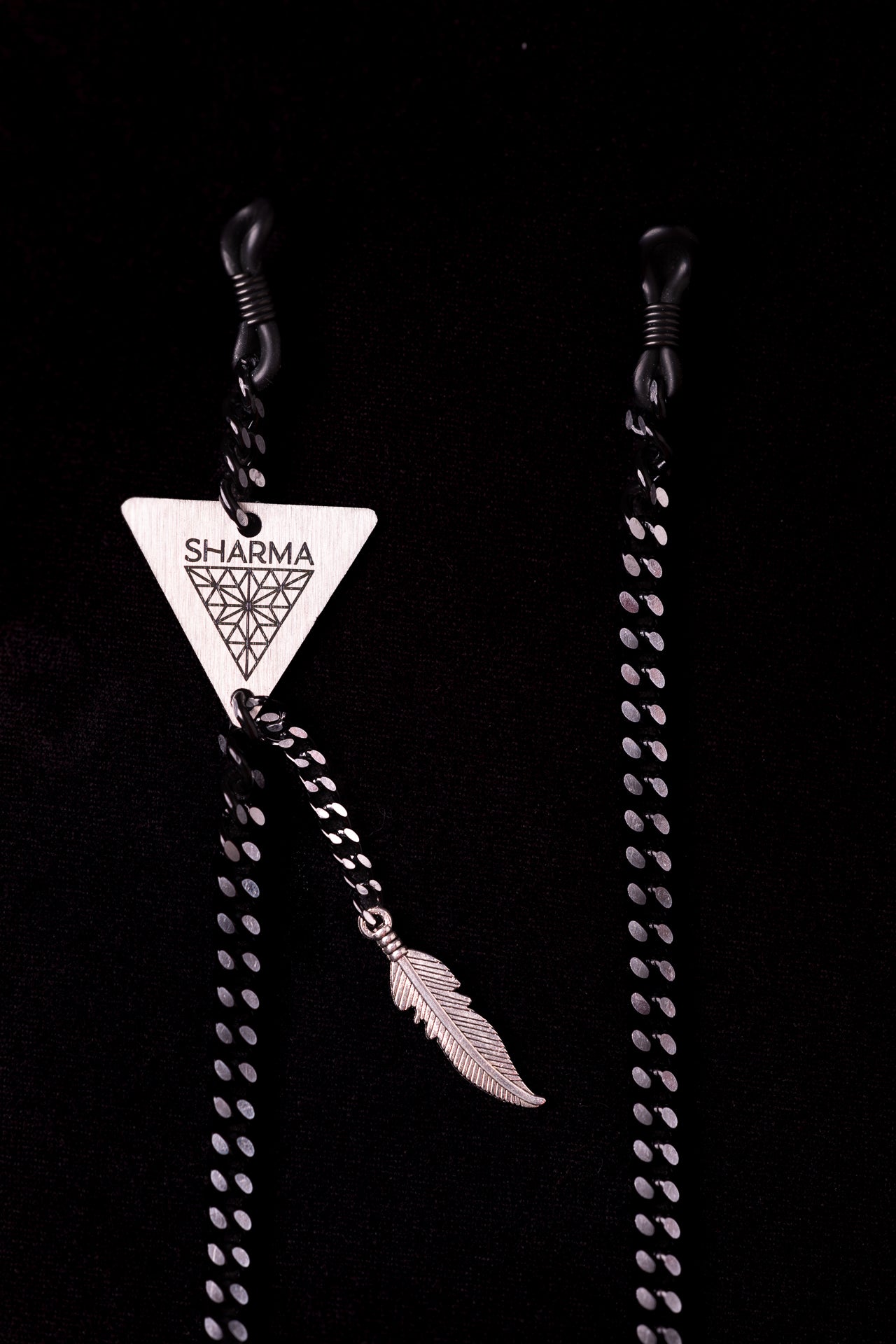 SHARMA Priscilla eyeglass chain — black, macro detail